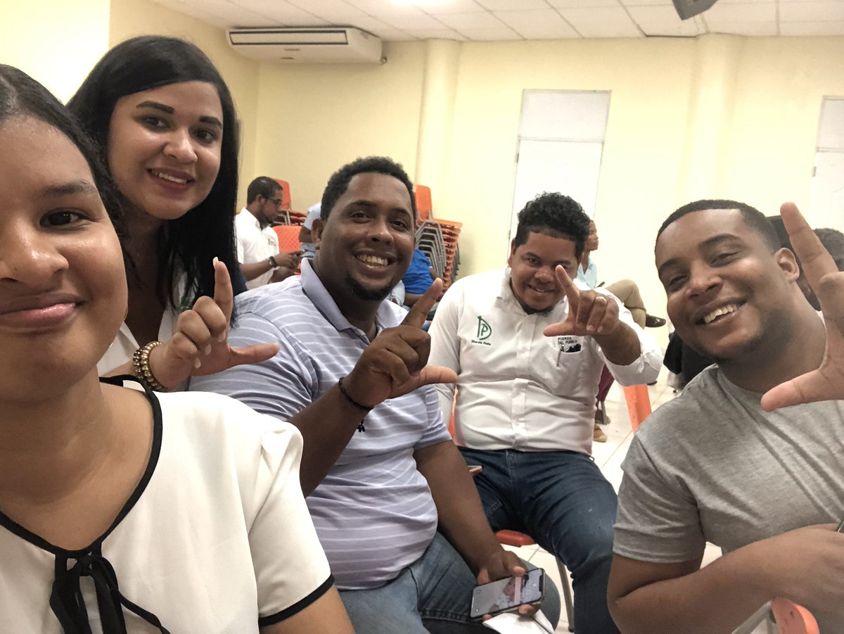 LorenaMdiaz's tweet photo. Seguimos en taller fuerza del pueblo #lafuerzadelpueblo #LeonelEnSantiago @FPcomunica @keylaReyna04 @santana_esdra @spriwell17 https://t.co/eIUtrJKHrT