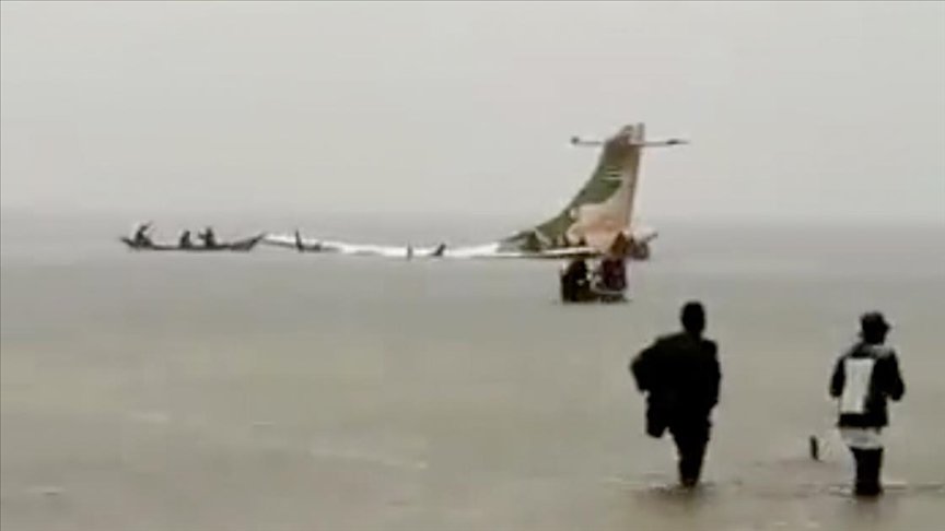 Tanzanya'da Viktorya Gölü'ne düşen yolcu uçağında 19 kişi hayatını kaybetti

Tanzanya'da bir yolcu uçağı kötü hava koşulları nedeniyle Viktorya Gölü'ne düştü. Kazanın ardından bölgeye giden Başbakan Majaliwa, yaptığı açıklamada, uçaktaki 19 kişinin hayatını kaybettiğini belirtti.