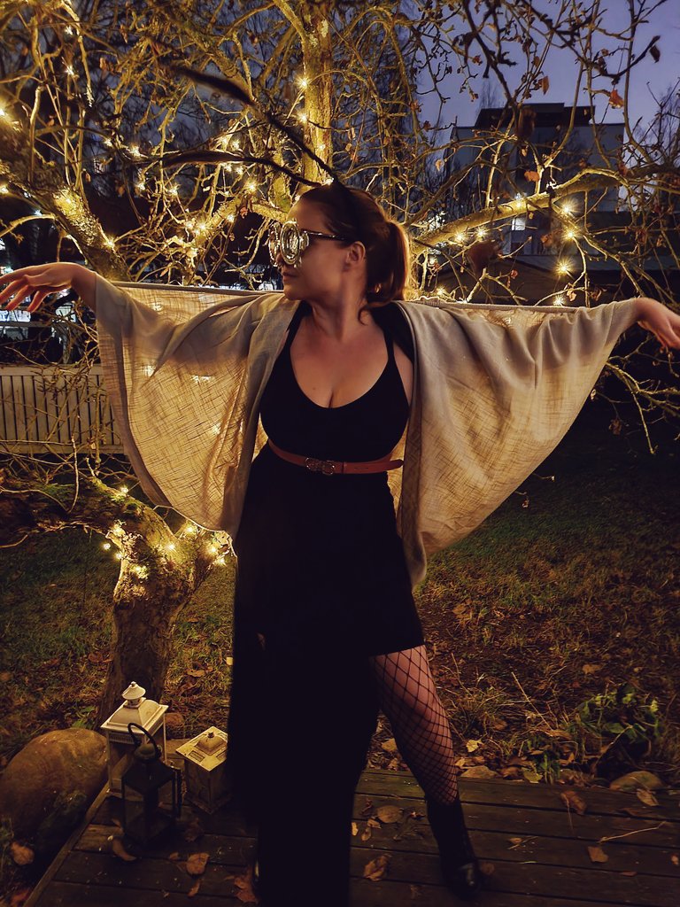 erikapekkarinen's tweet photo. Eilen oli meidän tuparit (Halloween teemalla). Mun ja @EveliinaSilver'n asut oli huikeet vaikka itse sanonkin😂🎃 #mothmeme https://t.co/4hFBKDnZBh