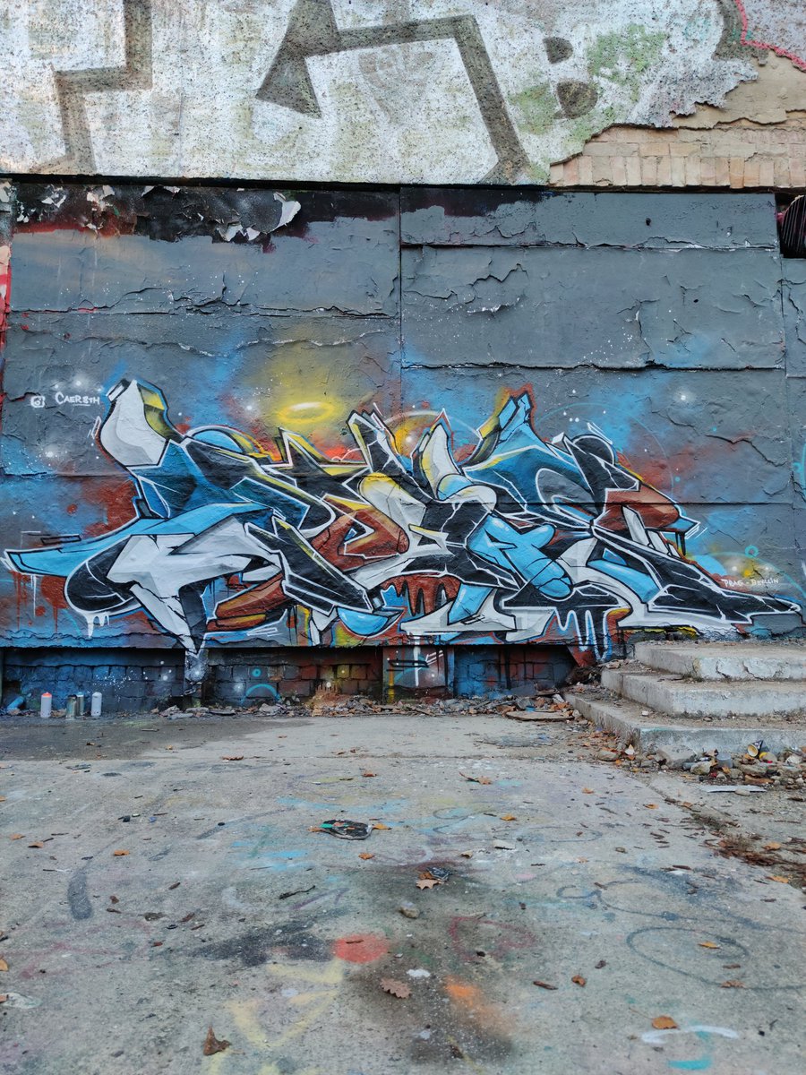 Kaer_Mtr's tweet photo. Painting in The berlin . Letters edgas for friend. #caer8th https://t.co/0yC3sJTLou