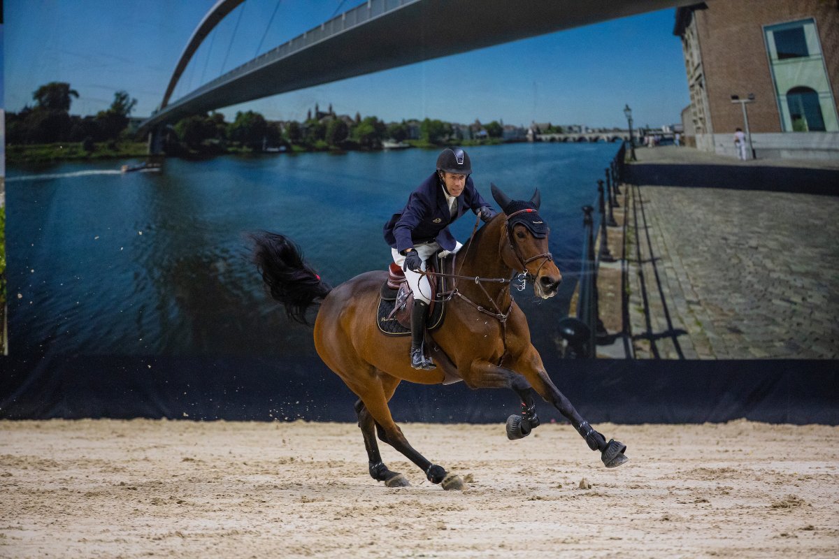 𝑴𝒂𝒊𝒌𝒆𝒍 𝒗𝒂𝒏 𝒅𝒆𝒓 𝑽𝒍𝒆𝒖𝒕𝒆𝒏 𝒘𝒊𝒏𝒕 𝒅𝒆 𝑮𝒓𝒐𝒕𝒆 𝑷𝒓𝒊𝒋𝒔 𝒗𝒂𝒏 𝑴𝒂𝒂𝒔𝒕𝒓𝒊𝒄𝒉𝒕! 🎉

De concurrentie was sterk, maar <a href="/maikelvdvleuten/">Maikel vd Vleuten</a>  was wederom de snelste in Maastricht. Gefeliciteerd Maikel 👏👏

#JIM2022

📸 @digishots &amp; @remcoveurinkequestrian