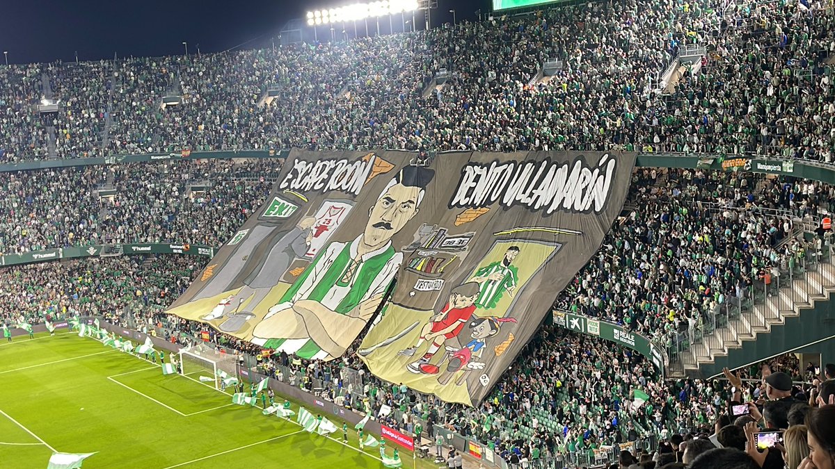 "Escape Room", se titula el tifo realizado por Gol Sur para el derbi. Monchi ante una camiseta de "Jordan", el gol de Fekir, la Copa del Rey, Pinocho, el palo... brutal. #RealBetis