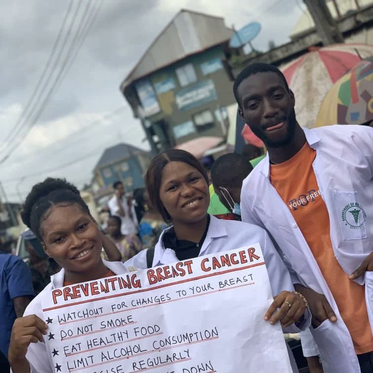 asf_nimsa's tweet photo. ASF-NIMS via @officialcooumsa Chukwuemeka Odumegwu Ojukwu University Medical Students Association  celebrated the Maternal and Child Health Week by enlightening women in the market on the topic of cervical and breast cancer, risk factors, prevention and screening and vaccination. https://t.co/kYRnDBnlDp