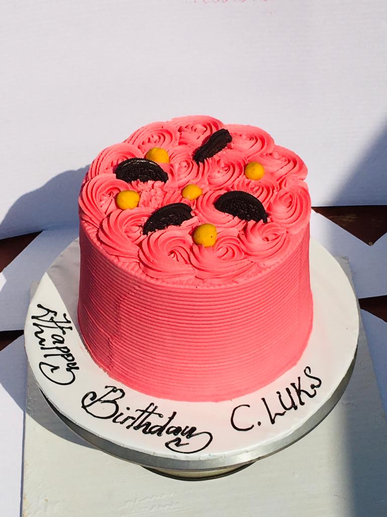 Cake Sundays thank you our customers for always supporting us🎂🎂

 Call or Whatsapp us on 
+256752398333 for orders and deliveries
#DCakeFairy