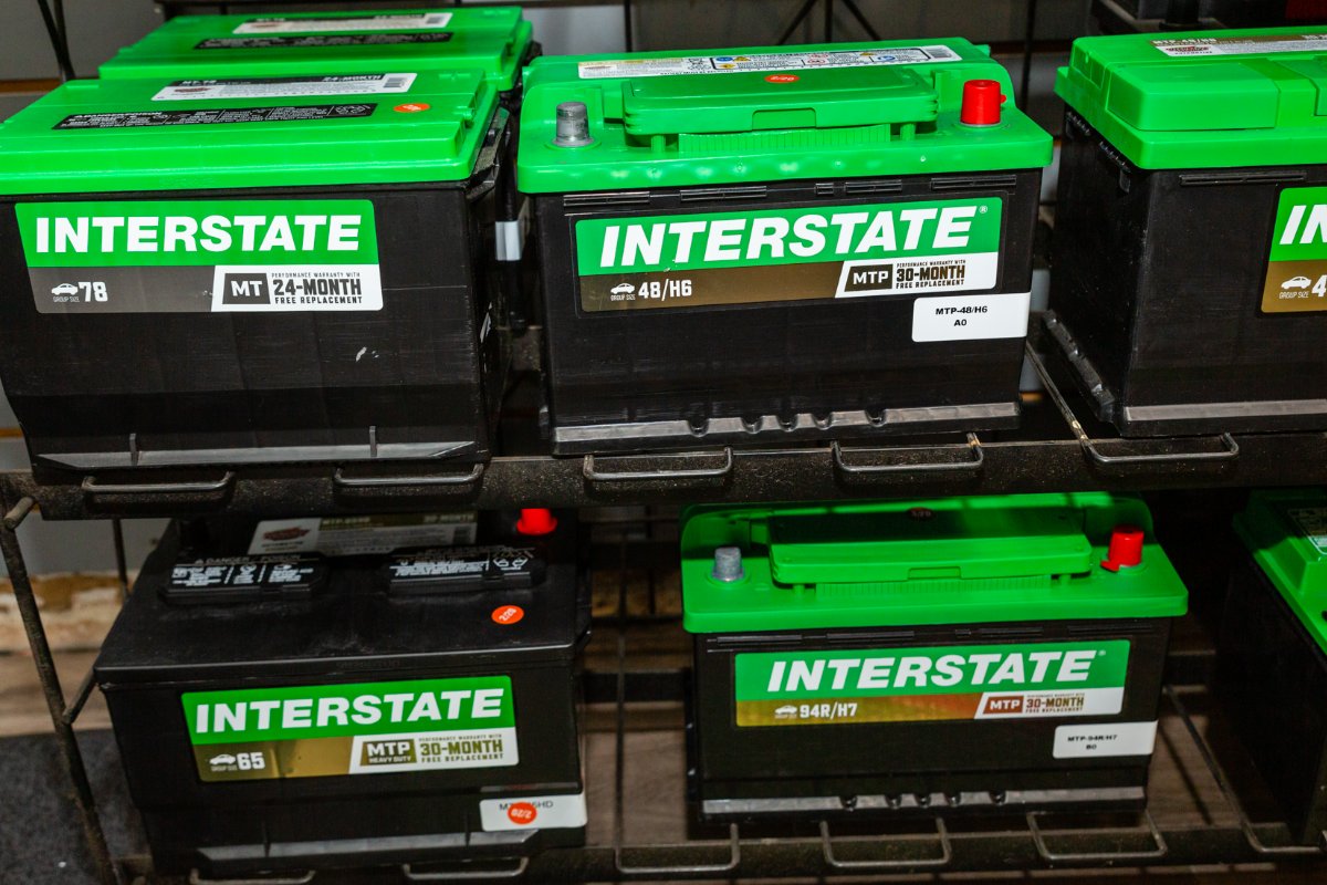 FVTireAuto's tweet photo. Batteries are very reliable, but they do have a lifespan. Don't get stranded on the side of the road -- get your battery and charging system checked regularly and replaced every three to five years.  #FountainValleyTireAndAuto #CarBattery #ExpertAutoRepair #FountainValleyCA https://t.co/hr7JG5G6l9
