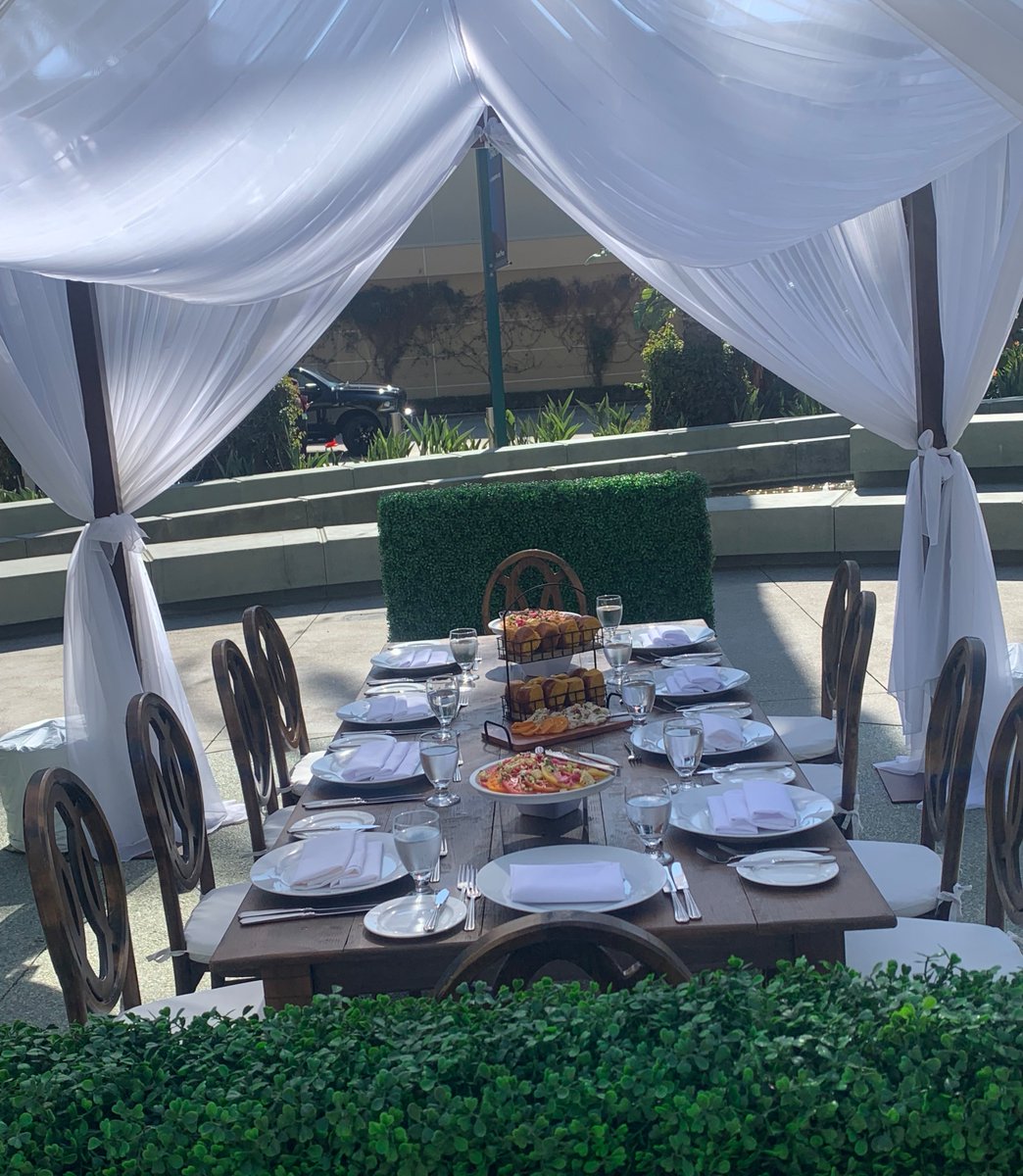 SmartMeetings's tweet photo. @HiltonAnaheim treated us to the most amazing lunch and tour of Anaheim Convention Center! The amazing center has expanded to be the largest convention center and becoming part of the 1 million sq. ft. club! #meetsmart #meetingprofs #anaheim #uncommoncharacter @visitanaheim https://t.co/a91aGrhpts