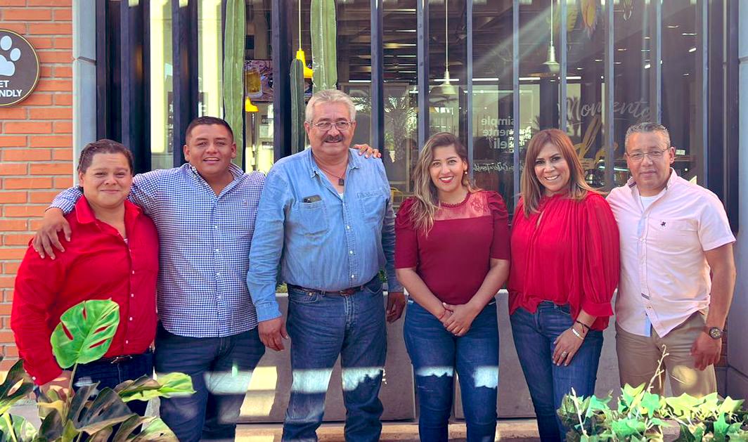 UR_Coah's tweet photo. Seguimos trabajando junto a los dirigentes de #URLaguna : #Torreón #FcoIMadero #SanPedro  #Viesca y #Matamoros 

#RevoluciónPresente 🟢⚪️🔴

 #Ruta23 https://t.co/T6ZV7RDgDl