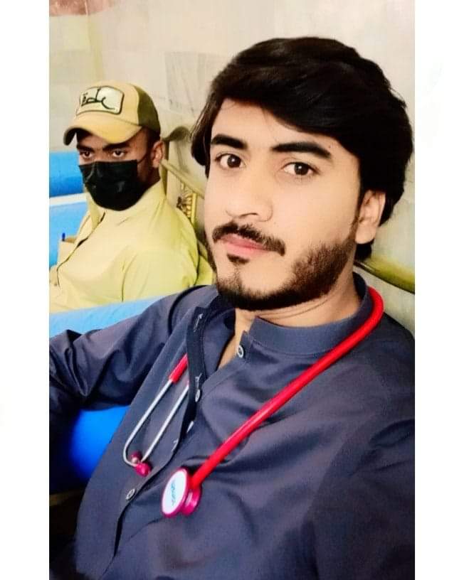 BaNoKBalOcH19's tweet photo. ڈاکٹر نثار بلوچ، ڈاکٹرجاوید بلوچ، ڈاکٹر اجمل ثناء بلوچ پچھلے پانچ مہینوں سے کوئٹہ پریس کلب کے سامنے اپنے جائز مطالبات کے حق میں بیٹھے ہوئے ہیں  اور مایوس ہوکر جلد تادم مرگ بھوک ہڑتال کا باقاعدہ اعلان کر رہے ہیں اگر  کچھ ہوا تو اسکے زمہ دار صوبائی حکومت اور ہیلتھ منسٹر ہونگے. https://t.co/JsUuPpKXu8