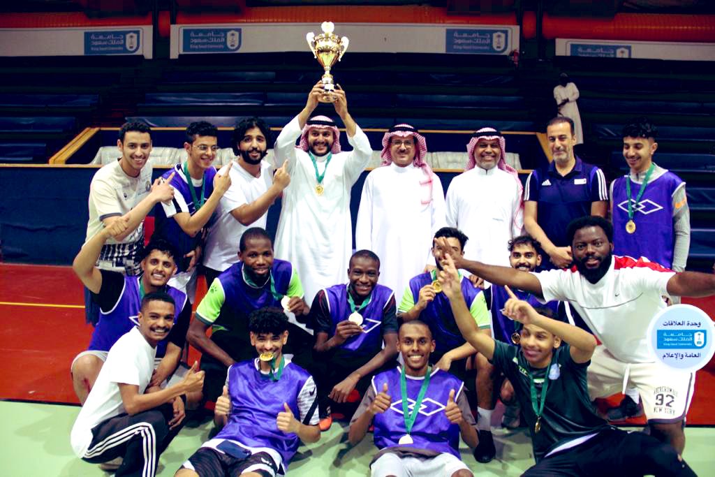 ksusport1's tweet photo. فريق كلية الآداب @artsksu بطلاً لبطولة #جامعة_الملك_سعود 
لكرة قدم الصالات
مبروك للأبطال 🏆🥇

كما نبارك لفريق كلية الهندسة @COE_KSU
حصوله على المركز الثاني 🥈

@_KSU 
@dsa_ksu 
#شؤون_رياضية https://t.co/ma2ECq93xe
