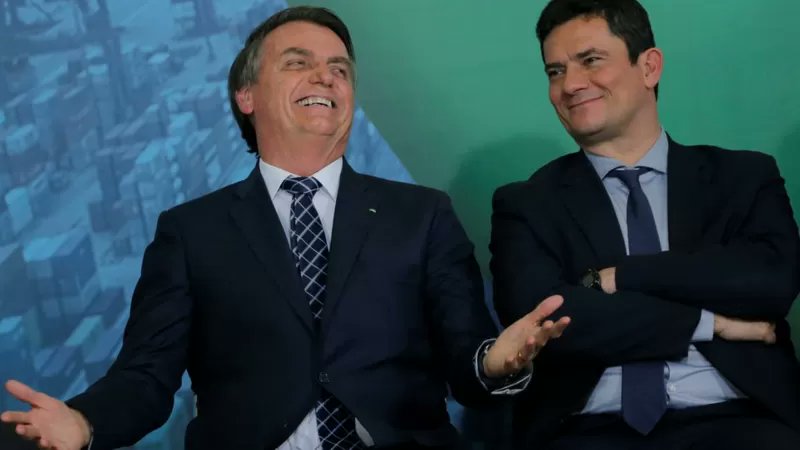 Sabe o que seria uma eleição fraudada? Um juiz prender o Bolsonaro pra impedi-lo de participar da eleição e depois virar ministro do Lula.