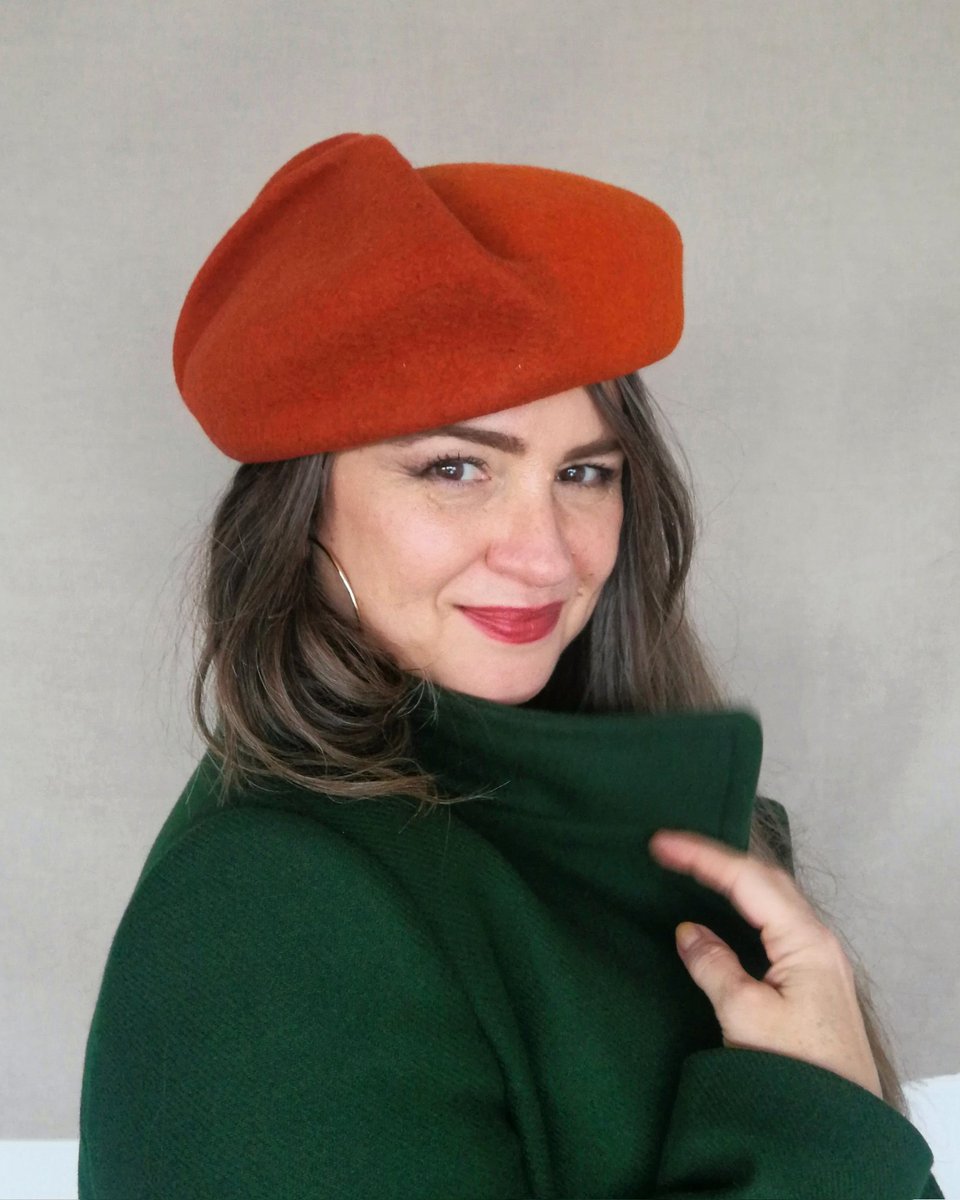 zsofiamarx's tweet image. I love Autumn!💞💚🍂Even on rainy days like today!
#autumncollection #pillboxhat #hat #chapeau #hatdesigner #zsofiamarx #handmade #madeinamsterdam