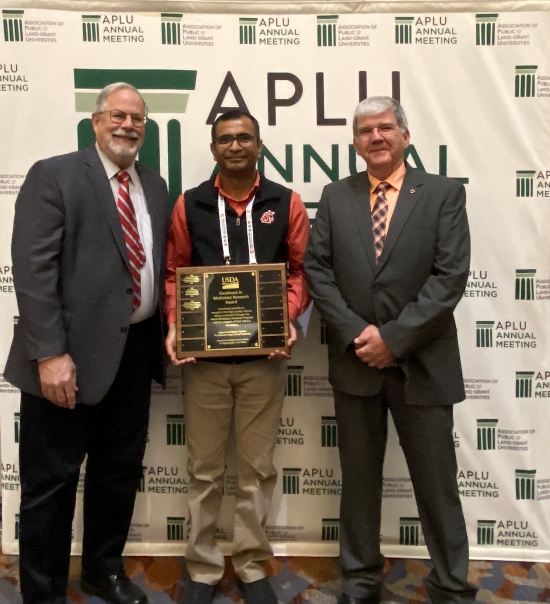 Today @KhotLav/<a href="/wsucahnrs/">WSU CAHNRS</a> accepted the National Excellence in Multistate Research Award on behalf of a team working to improve #drones for remote sensing &amp; precise management of ag &amp; natural resources: bit.ly/Drones-Ag

Congrats!

#APLU2022 <a href="/USDA_NIFA/">NIFA</a> @SAAESD