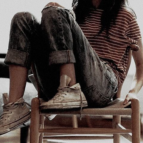 UNTLD4WN's tweet photo. (𝖭𝖠𝖬𝖤) 𝘽𝙍𝙊𝙒𝙉  —  '  the 𝒂𝙪𝙩𝙝𝙤𝙧 𝙜𝙞𝙧𝙡 !  
  ﹙ inquisitive, curious, academic with a big imagination 
  who loves books and gets scared rather easily . ﹚* 𝘽𝙍𝙊𝙒𝙉'𝙎 𝘽𝙊𝙔 𝘾𝙊𝙐𝙎𝙄𝙉 https://t.co/pHiTBWBfGC