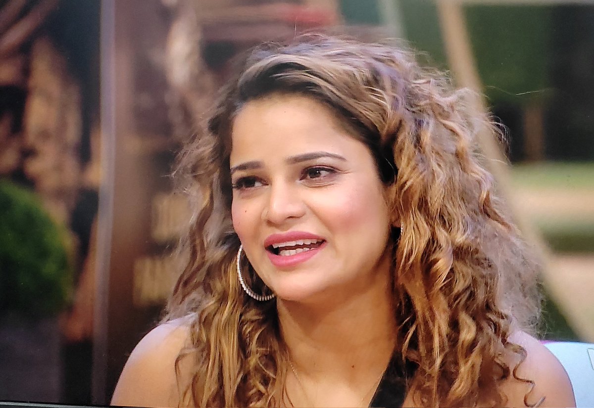 AbdurozikFC09's tweet photo. who is your favourite contestant??

#AbduRozik vs
#ArchanaGautam 

Retweet 🔃: Archana Gautam
Like ❤️: Abdu Roziq 

#Archana #AbdulRozik #Shibdu #ShivThakare𓃵 #BBKingShiv #BB16 #BiggBoss16 #AbduRozik𓃵 https://t.co/eZdwWMOSmL
