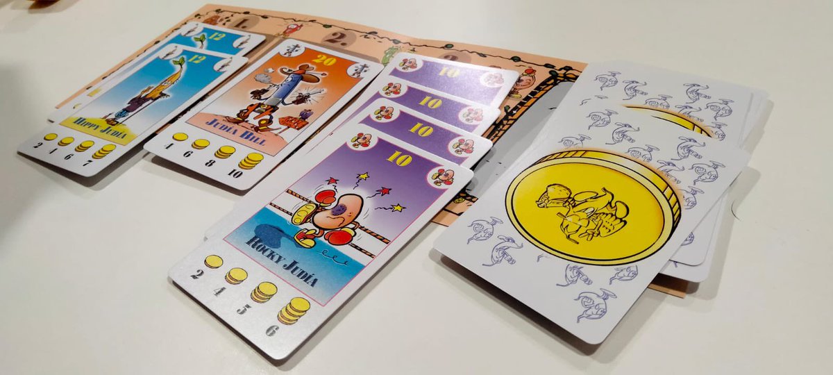 ChrisUK14's tweet photo. Mañana entretenida en @de_taula con partidas a #Sabika de @GermanMiyan y @Ludonova que se consagra como uno de mis juegos favoritos de este año, y a #Bohnanza de @Mercurio_Juegos que nunca había jugado y posiblemente sea el mejor juego de Uwe 😂divertidísimo! https://t.co/lY3eOQ7gnc