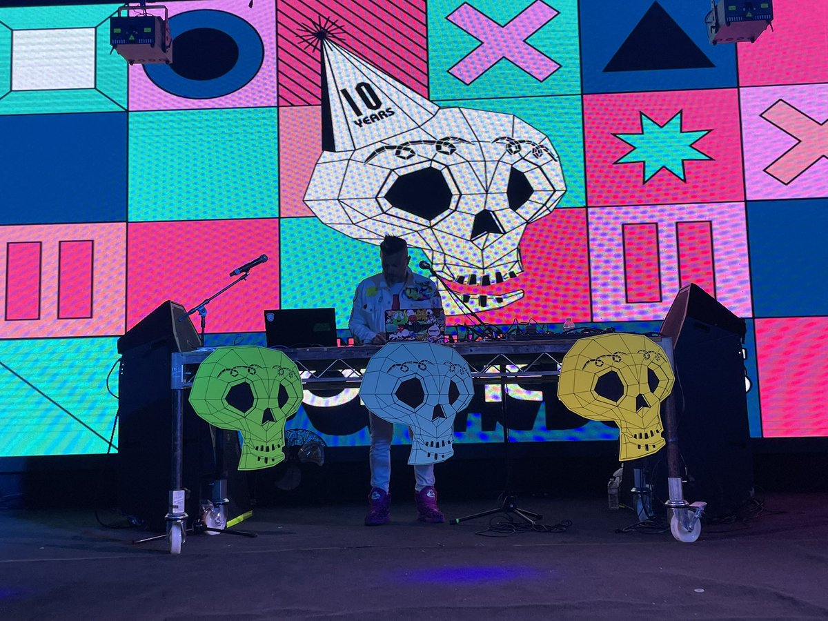 GregRicey's tweet photo. Feeling so inspired after an absolutely amazing Day of the Devs. Thank you to all the amazing developers and fans who came out to party!! And especially to my pals at @DoubleFine and @iam8bit for keeping the dream alive for 10 years! Here’s to another 10!! https://t.co/kstEt0P1ht