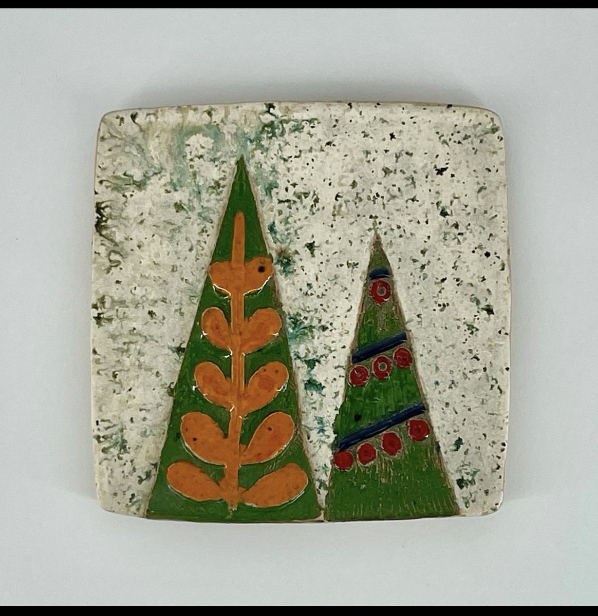 GizliAtolye's tweet photo. *İkiz Çamlar*
Duvar tabağı
Boyut: 18 cm x 18 cm
Fiyat: 160 TL
#tabak #plate #pintreeplate #pintree #çamagacı #çamagaçlıtabak #duvartabağı #dekoratiftabak #wallplate #decoratifplate #newyearplate #yeniyıltabağı https://t.co/eyB8tIN47N