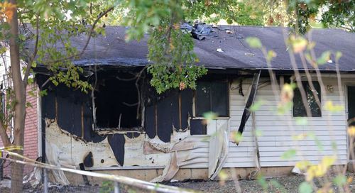 AbelPrieto11's tweet photo. El pasado 27 d oct, en Tulsa, Oklahoma, encontraron los cadáveres d 2 adultos y 6 niños. El matrimonio Nelson había  decidido matar a sus hijos y suicidarse. Debían 138 mil usd d préstamos estudiantiles no pagados. Para el Sistema eran solo unos "perdedores". #ElCapitalismoMata https://t.co/cK5X6KNVPX