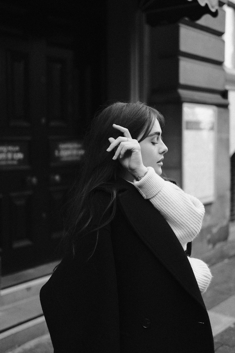 jackherron1234's tweet photo. Always B&amp;W

#portraits_today #portraitmagazine #fashioncampaign #portraitmodel #modelportrait #portraitsmodel #signedmodel #ilfordhp5 #ilfordfilm #illfordhp5 #blackandwhite #candidportraits #suburban #suburbanlife #fauxleather #leatherworks #autumnsunset #sunsetautumn https://t.co/UjbGtFOU6R