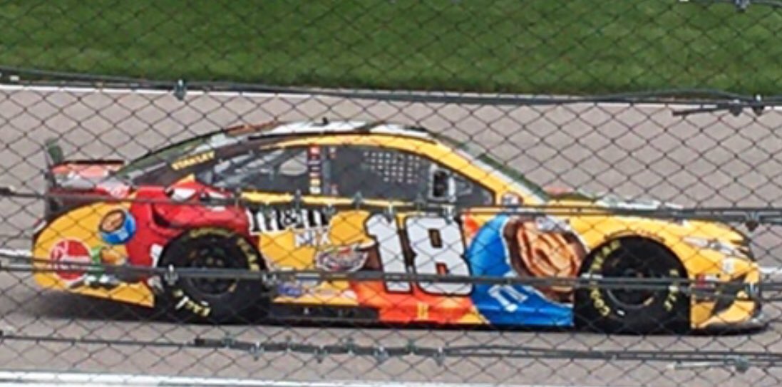 Dawn9469's tweet photo. Gonna miss you @mmschocolate 😞 Hopefully you have a trick up your sleeve, and are gonna hook up with KFB at @RCRracing!!! @KyleBusch #ThankYouMMS https://t.co/T5fUPYVuVm