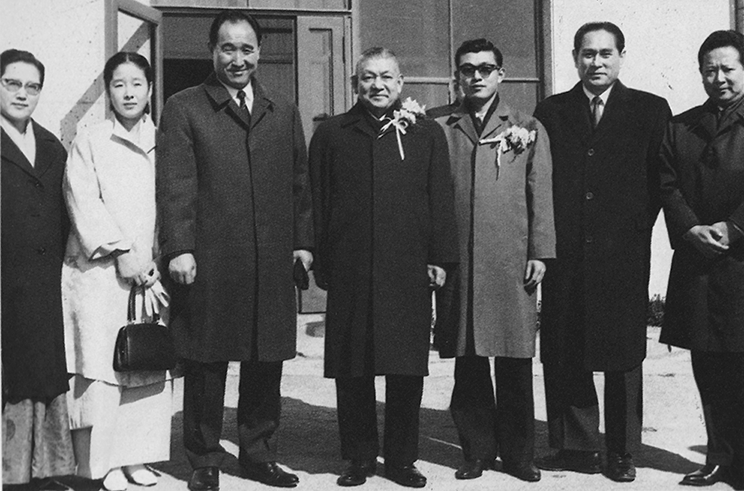 HWDYKYM's tweet photo. Left to right: Won-bok Choi (a ‘second wife’ of Moon), Hak Ja Han, Sun Myung Moon, Ryoichi Sasakawa, unknown, Hyo-won Eu (who wrote the 1957 Divine Principle, first UC president) and Osami Kuboki (leader of Japan UC, yakuza lieutenant, &amp; former Buddhist leader) in Seoul https://t.co/kqWNTpr9Lu
