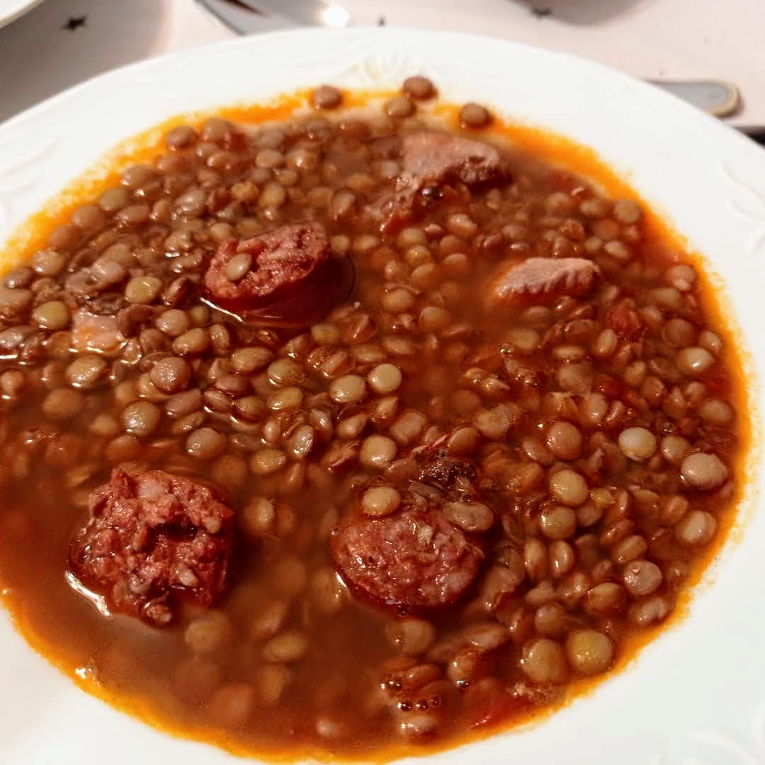RedRoseta's tweet photo. Lentejas con chorizo y magra.
La receta en https://t.co/xvJbC3xxbs
#legumbres #lentejas #receta #recipe  #lentilsrecipe https://t.co/pd6wxAKdG3