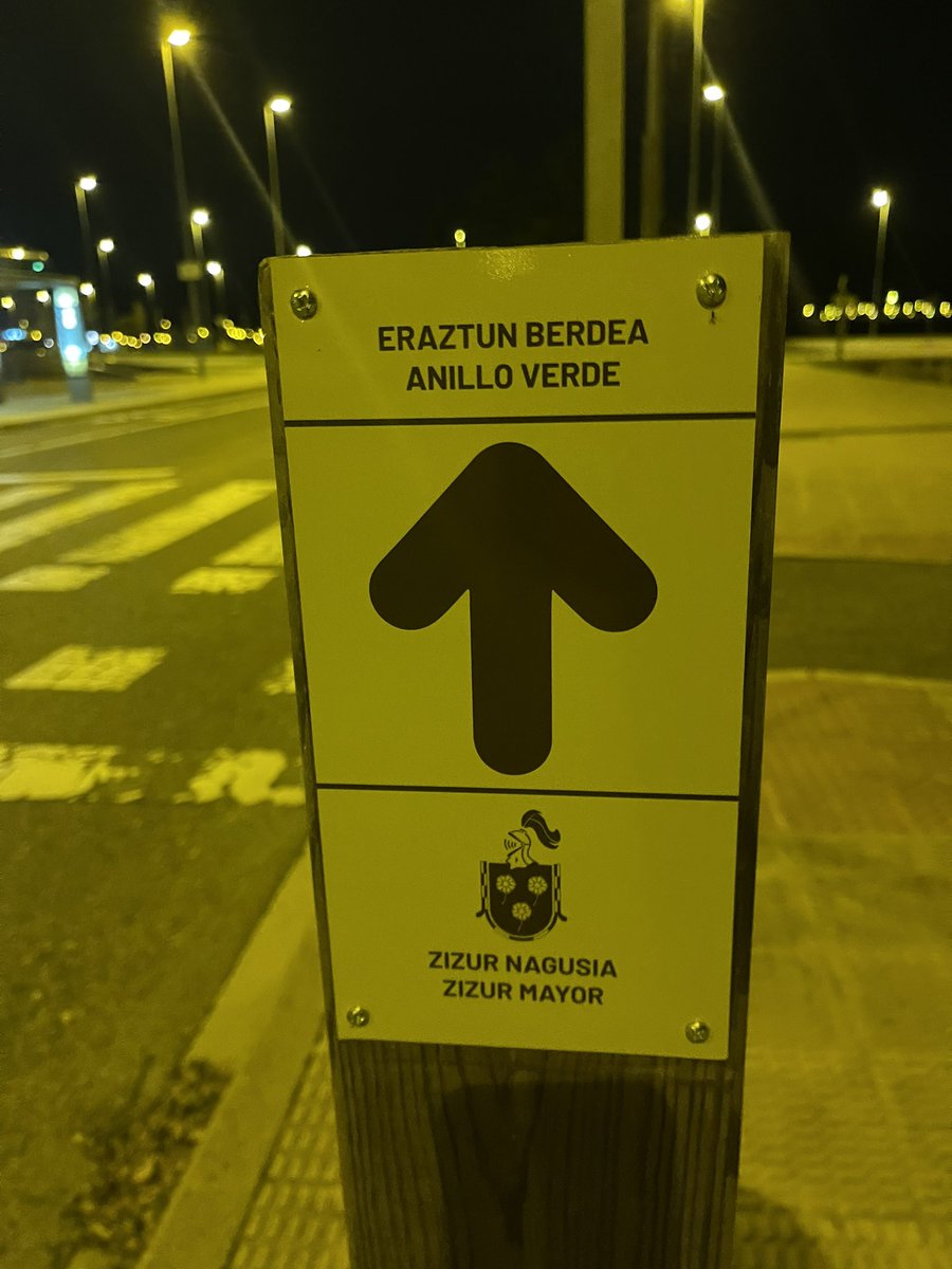 Esto es un anillo verde <a href="/ZizurNagusia/">Zizur Mayor · Zizur Nagusia</a> ? 😆 Pues ni con la foto… falta mucho verde… quizás le podríais dar una vuelta en el Plan General que estáis revisando…