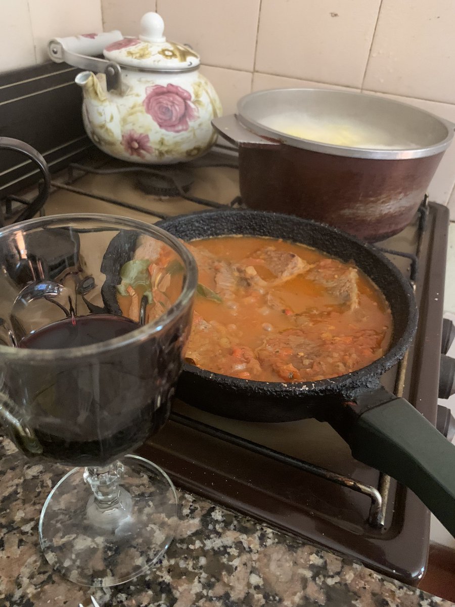 #PuntosSuspensivos
Vinito , tuco , fideos y la poesía de Luz Bel¡to  + <a href="/TomaDurrieu/">Tóma Durrieu</a> + <a href="/marininoexiste/">marini</a> +<a href="/maurosucho/">Mauro Suchodolski</a> = Super Domingo , me mata el limón!