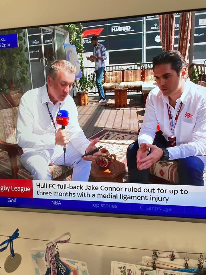 PINDERLFC94's tweet photo. Yes, yes that is a man with his bollocks hanging out on skysports. https://t.co/EkSZxfncY9