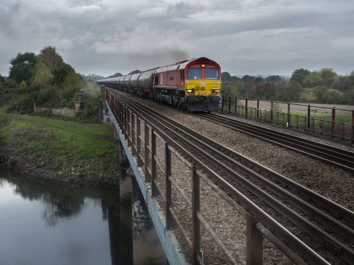 What would normally be a Tug working today sees 66055 working 6E68 Kingsbury Oil Sidings to Humber Oil Terminal. Seen here crossing the River Don at Long Sandall. 06/11/22