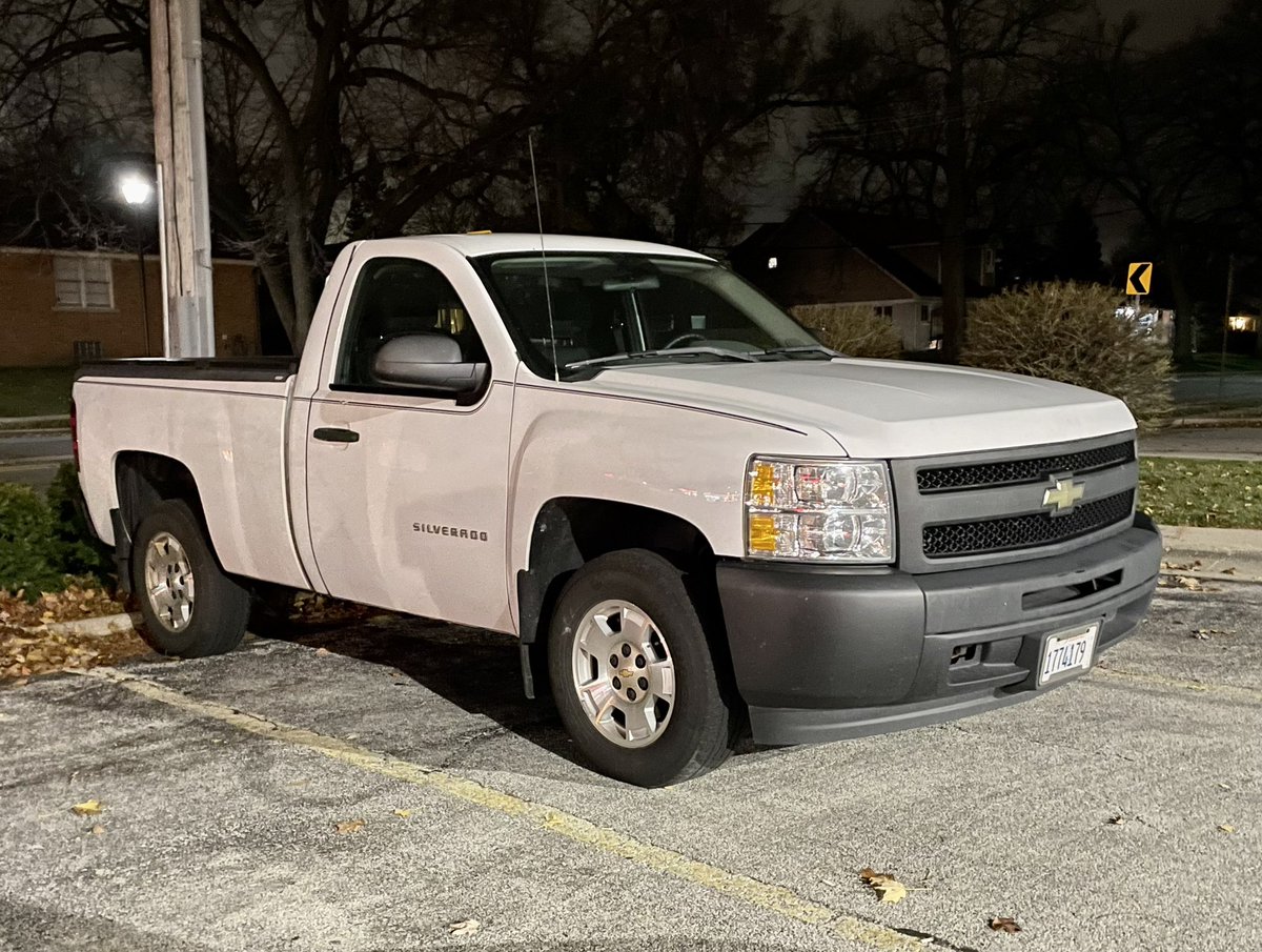 Car_Guy_Tom's tweet photo. Sunday shorties! Such a cool look. #CarSpotter #RegularCab #ShortBed #Chevy https://t.co/urEB0VVpbJ