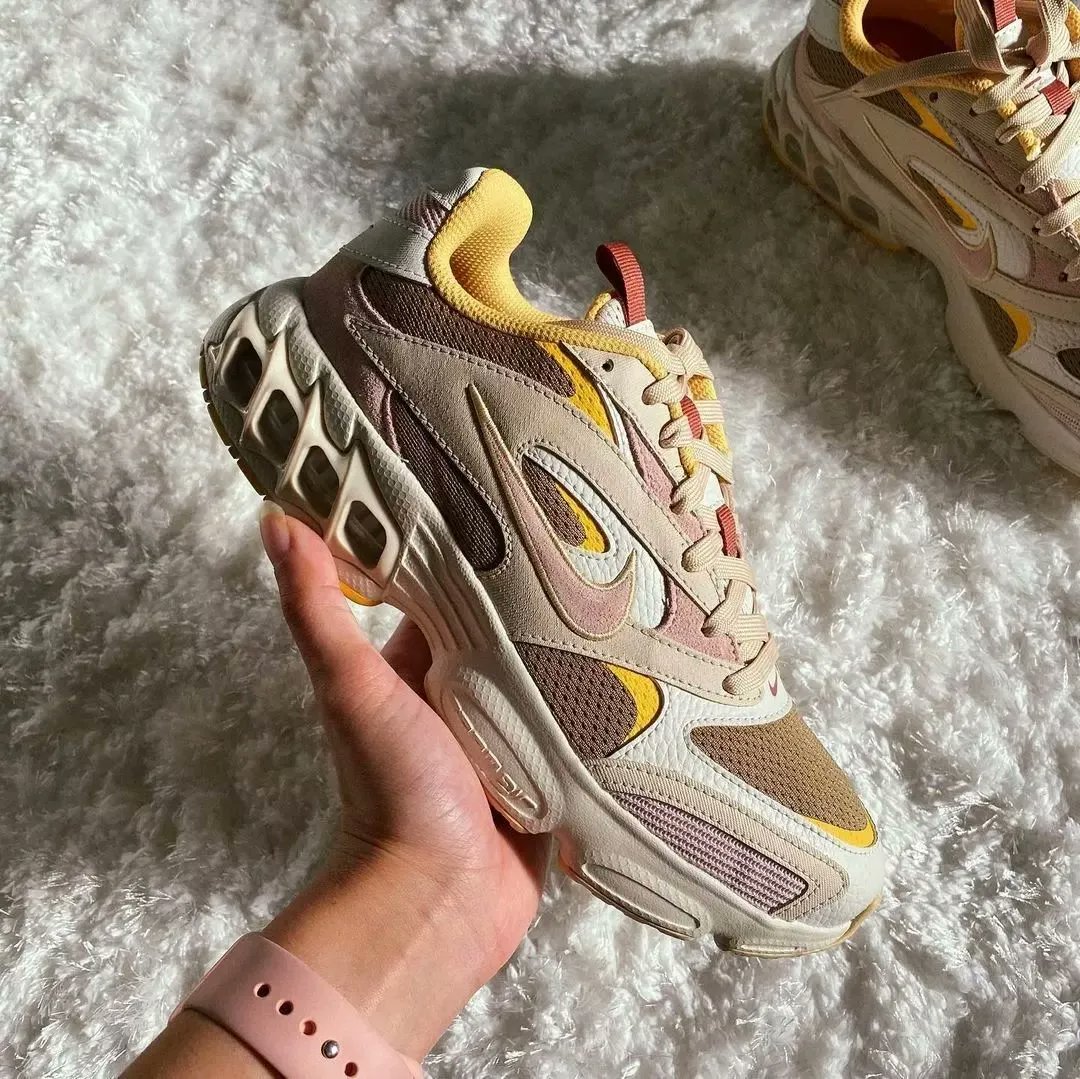 TheSoleWomens's tweet photo. Ad: Get 25% off when buying 2+ items at Nike! 😍

Zoom Air Fire > https://t.co/xL4GD5O0Nm 
Socks > https://t.co/e6kXKTdOT8  

*Code: NIKE25

📷eleashalw https://t.co/AKJfcqihQz