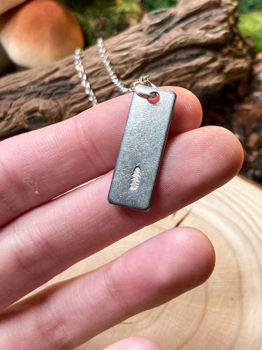 itty bitty pine tree 🌲

do you feel at home in nature? love to hike and get carried away by the trails? this piece is for you! 

bring a lil piece of nature with you everywhere you go, available Nov 7th✨