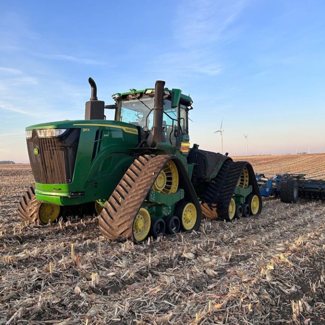 KandMMfg's tweet photo. #GreenTractorSunday - Who is done with fall tillage?
Photo Credit ๐ท - IG @fehrsfarmingorangic
#JohnDeere #FarmLifeBestLife #LifeOnTheFarm #FarmLife #GreenTractor #ThankAFarmer #SundayFunday #TractorSelfie #SundayMotivation #Harvest22 #Harvesting #HarvestSeason https://t.co/GiWJPBUwOr