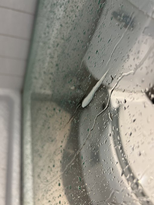 Left a gift for the next guest at my hotel before check out. Who&rsquo;s checking in next 🤪 https://t.co/8<a href="/tag/bi"class="tags"><span>#bi</span></a>