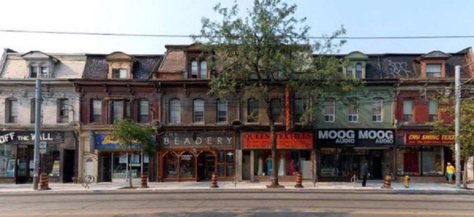 Half of business owners on this Toronto street estimated that more than 25% of their customers arrived by car. In fact, it was 4%. And the % for those who walked or cycled? 72%. Retailers routinely overestimate the # of “car customers.” Via <a href="/carltonreid/">Carlton Reid</a> forbes.com/sites/carltonr…