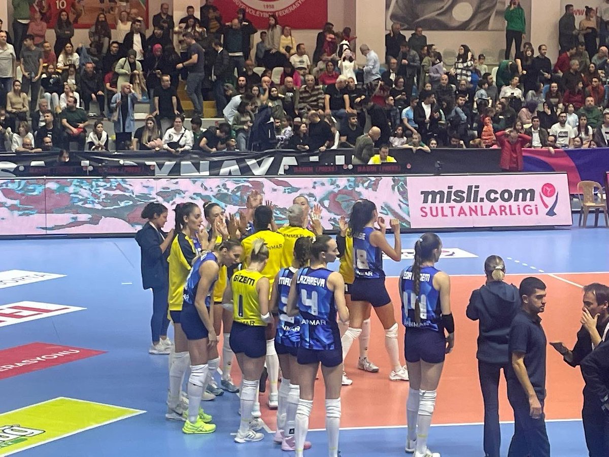 Bayan Voleybol ve Bayan Basketbol müsabakalarında takımımızı yalnız bırakmadık. 
Bayan Voleyboldan sorumlu yöneticimiz Sayın Simla Türker Beyazıtın katılımıyla maçtan önce Bursa Fenerbahçe dernekleri ile toplantımızı gerçekleştirdik.