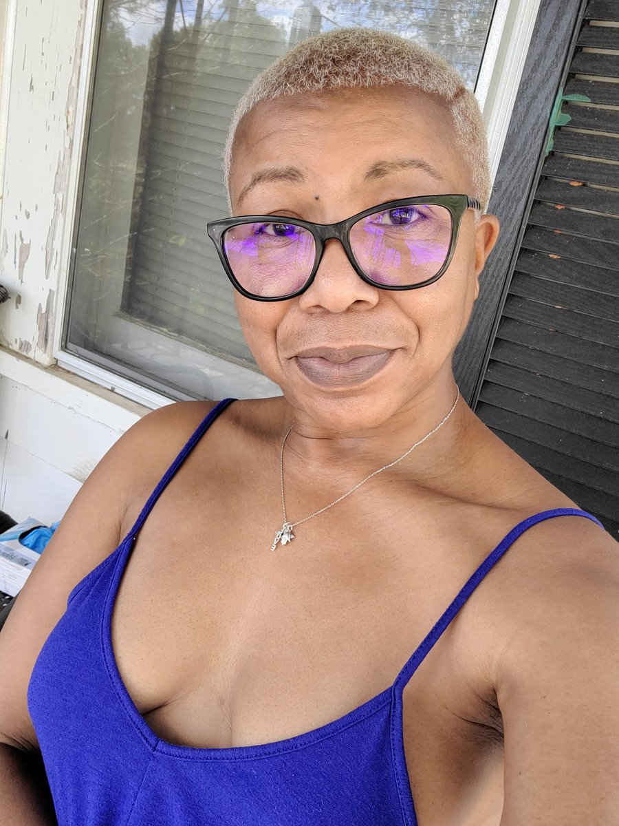 niknup21's tweet photo. Sundresses in November....
#SOUTHERNSHIT https://t.co/vMQdYugDSG