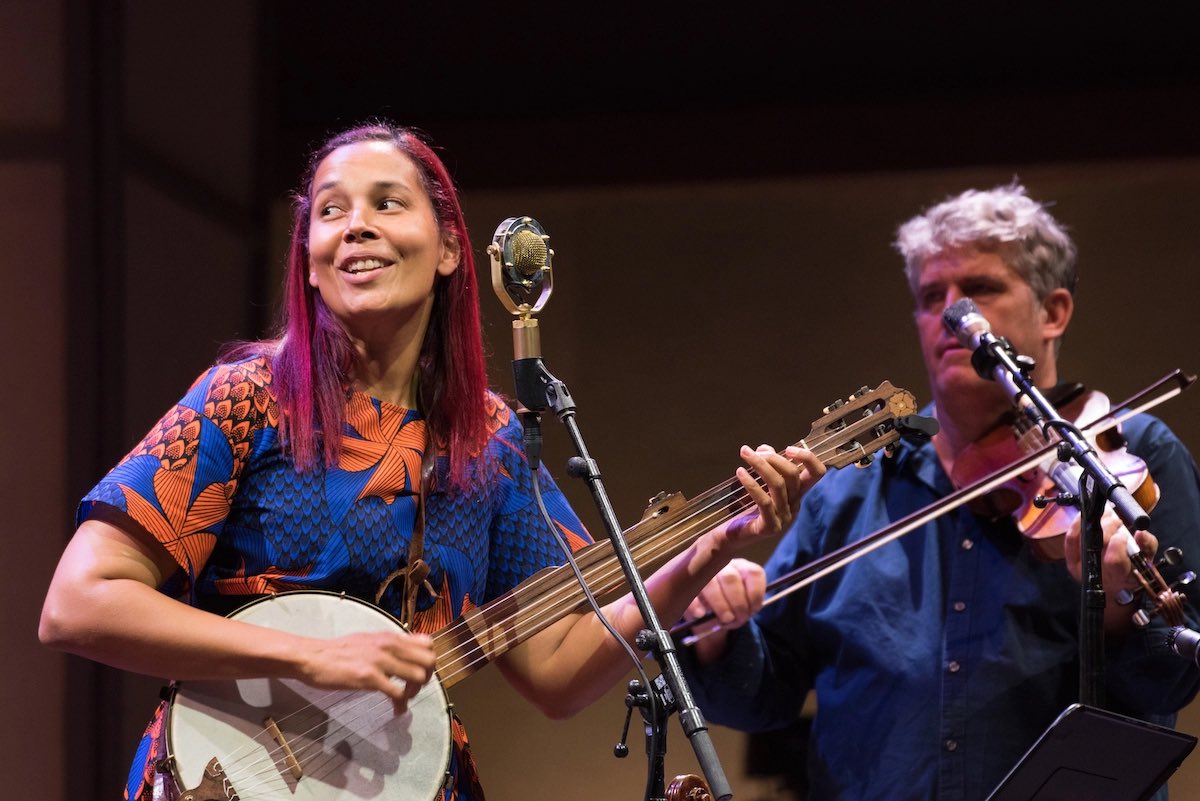 Rhiannon Giddens (@rhiannongiddens) on Twitter photo Ojaaiiii!! Just a lil reminder that I'm going to be participating in the first ever "Virtual Ojai Talks" to celebrate <a href="/OjaiFestivals/">Ojai Music Festival</a> 77th season. It will be held TODAY, Nov. 6 at 5pm PT / 8pm ET on Zoom!
Link to join: paperlesspost.com/go/JNXAwd2ijWL…
📸: Timothy Teague Ojaaiiii!! Just a lil reminder that I'm going to be participating in the first ever "Virtual Ojai Talks" to celebrate <a href="/OjaiFestivals/">Ojai Music Festival</a> 77th season. It will be held TODAY, Nov. 6 at 5pm PT / 8pm ET on Zoom!
Link to join: paperlesspost.com/go/JNXAwd2ijWL…
📸: Timothy Teague