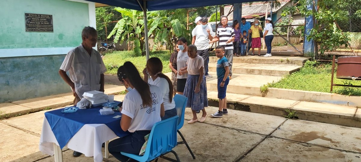 Por el desarrollo de sus comunidades y por el fortalecimiento de la democracia, población del Barrio Los Rizos, #SanRafaelDelSur asiste al CV 530, desde horas de la mañana a ejercer su derecho al sufragio.
#EleccionesSoberanas2022
#Nicaragua 🇳🇮
#UnidosVencemosVenceremos