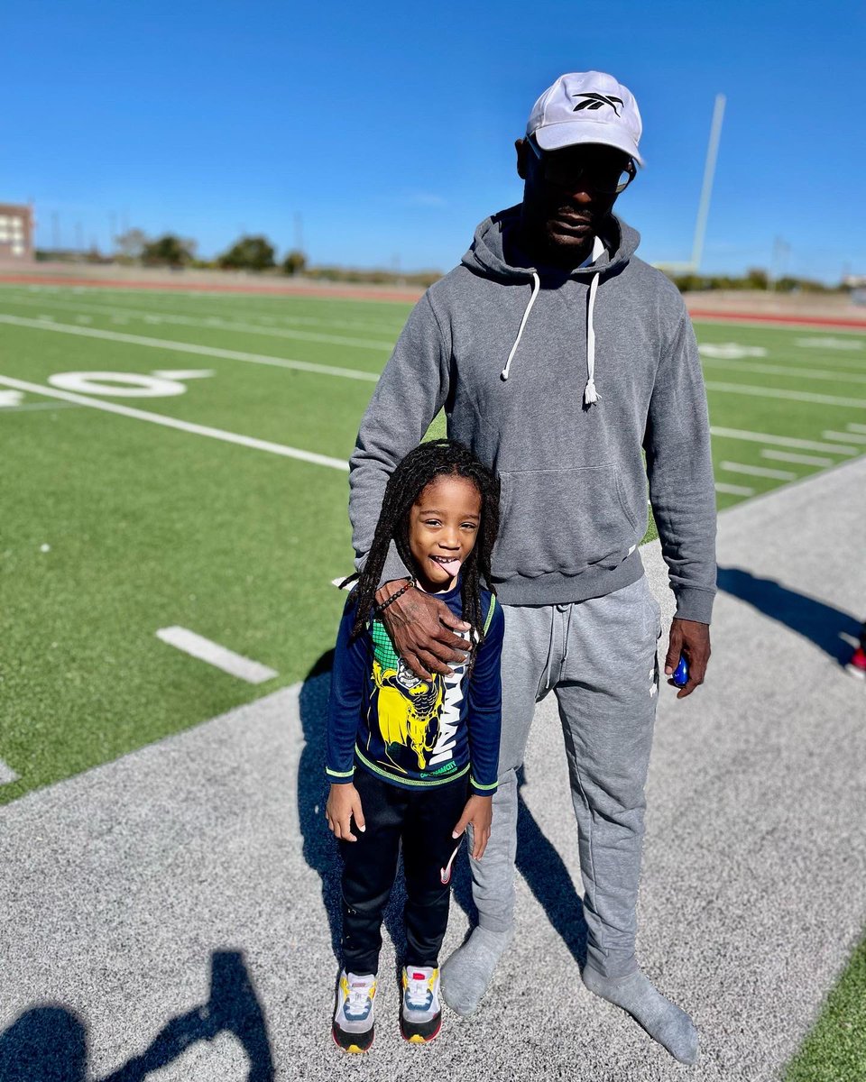 CoachJuice214's tweet photo. My new ones #JessiahAlexander 6y/o & #JCyonAlexander 9y/o !!! Getting em ready mentally & physically 👌🏿👌🏿 Mindset is key 🔐
#trackdog #trackandfield #madetrackclub #offseason #training https://t.co/A3aFBVChn8
