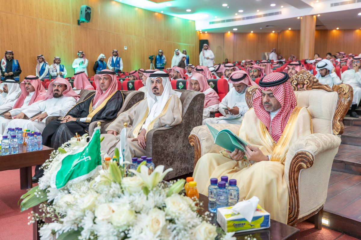 emara_hail's tweet photo. نيابة عن سمو #نائب_أمير_منطقة_حائل رعى سعادة وكيل الإمارة أ.عادل بن صالح آل الشيخ حفل جمعية رعاية الأيتام (رفاق) لتكريم الشركاء والمتطوعين بدعم من رجل الأعمال حمود الرضيمان وشهد وكيل الإمارة جانباً من توقيع الشراكات وكرم المساهمين بدعم الجميع وبنجاح أنشطتها. https://t.co/NGrhHW9NRX