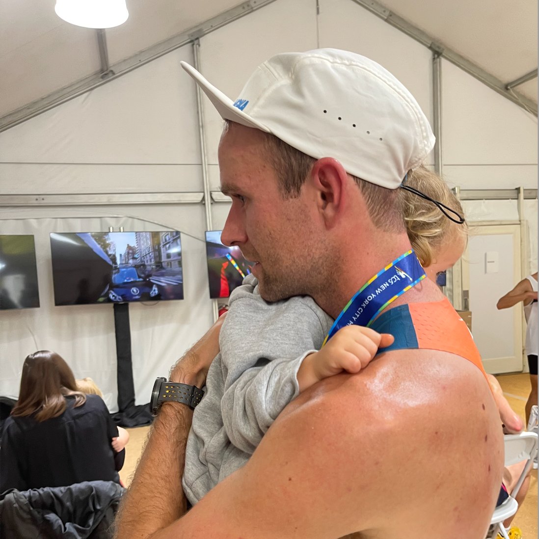 GREAT DAY at the <a href="/nycmarathon/">TCS New York City Marathon</a>!! 

<a href="/mamaZoeCherotch/">Aliphine Tuliamuk</a> 7th
<a href="/Steph_Rothstein/">Stephanie Bruce</a> 12th
@MatRobertBaxter 12th 

(and some proud kiddos at the finish)