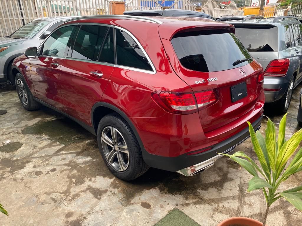 echidiimemotors's tweet photo. Be red 🚩 
Odogwu Foreign used 2016 Mercedes Benz GLC300 full options
Price:N23,300,000
Location:Ikeja lagos.
#TechiK https://t.co/2IEw2TBGjg