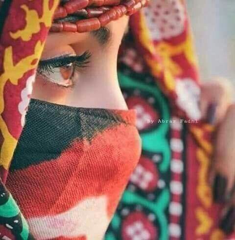 ت اليمن جمالها يعرف بين الناس
من لبسها وفعلها انا اشهد لة عزيزة

وقدرها شامخ بين العرب لةمقياس
ماتعرف سوى الحشمة دايم نزيزه