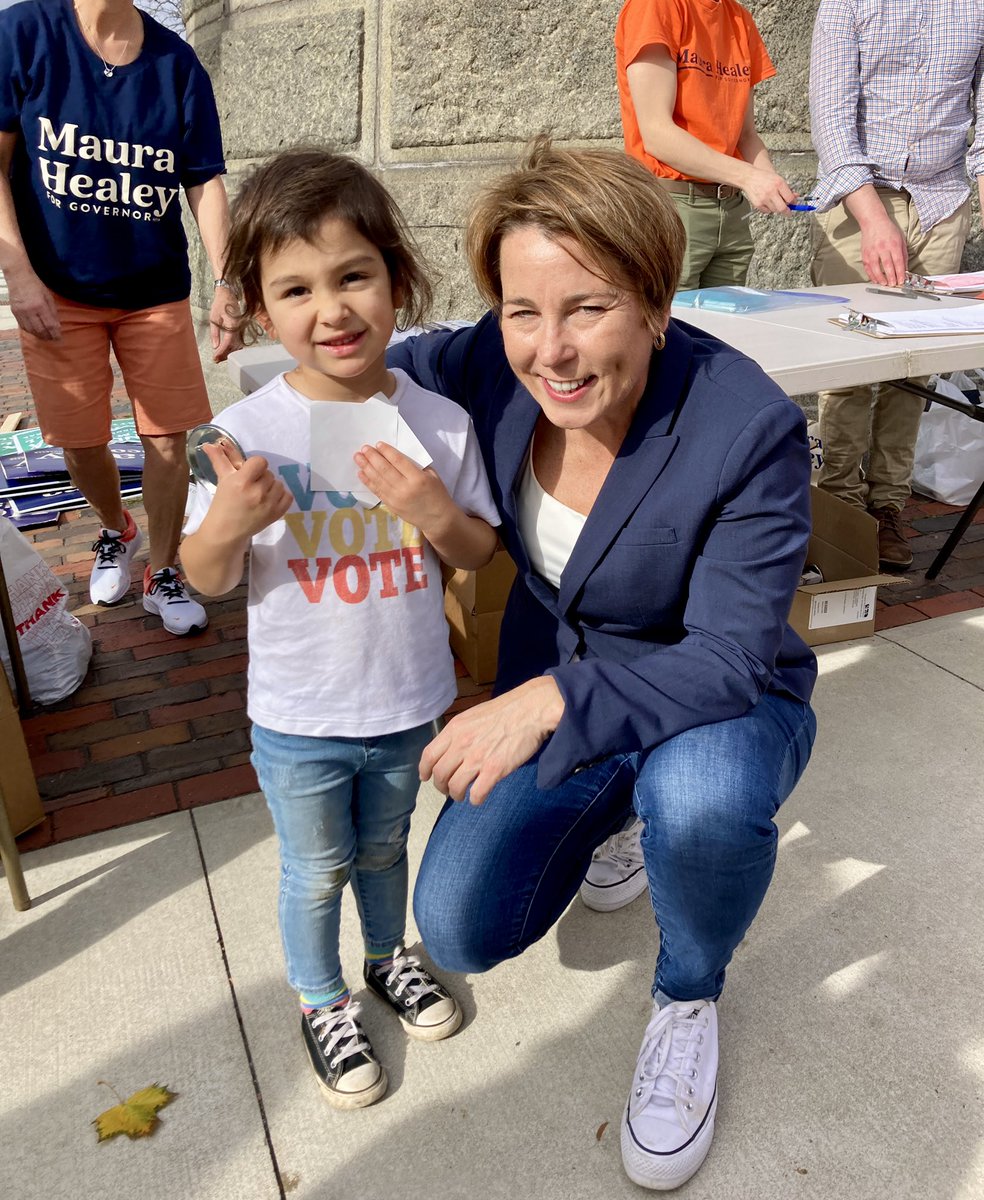 DFSwanson's tweet image. Great Dem rally in #ArlingtonMA this morning -- Olivia got to meet the next Governor of Massachusetts, @maura_healey! #GOTV #mapoli