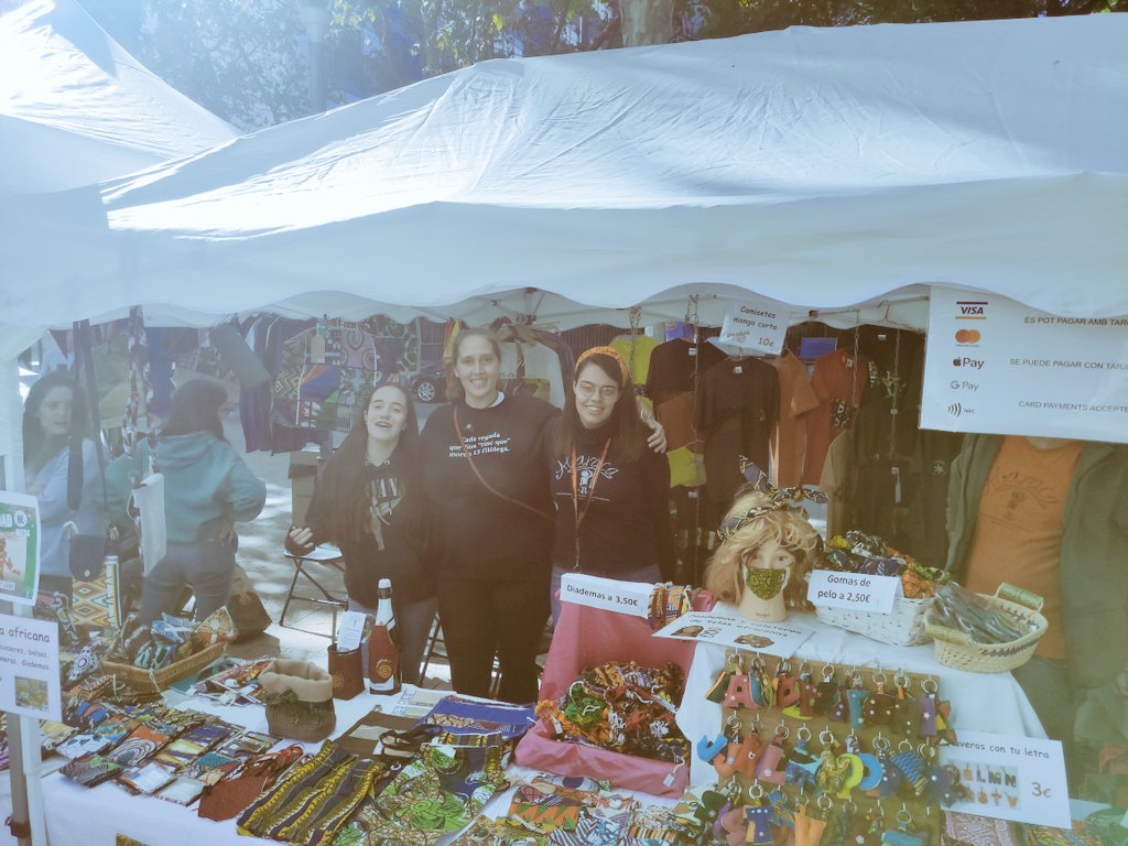 AE_LHospitalet's tweet photo. Avui al Festival de les ONGD Africanes a #LHospitalet
Música, entitats, artesanies.
#CosesBonesLH https://t.co/J4NCkB7ZG2