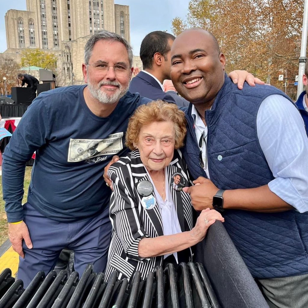 SteveIrwinPA's tweet photo. Yesterday, we painted PA blue.

From 52-year @PADems State Committee member Angie Gialloreto to @DNC Chair @harrisonjaime, @TheDemocrats came out to defend our democracy.

Tuesday is an opportunity to make sure we’re taking care of the people we love. Let’s go get it. #GOTV https://t.co/1JcOncxj4d