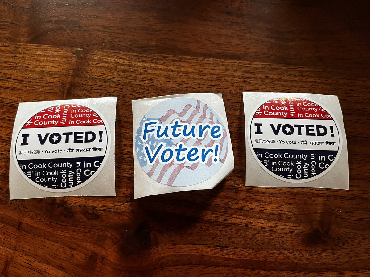 Lynn Ballard (@widowpage) on Twitter photo Votes w my girlies. Votes w my girlies.