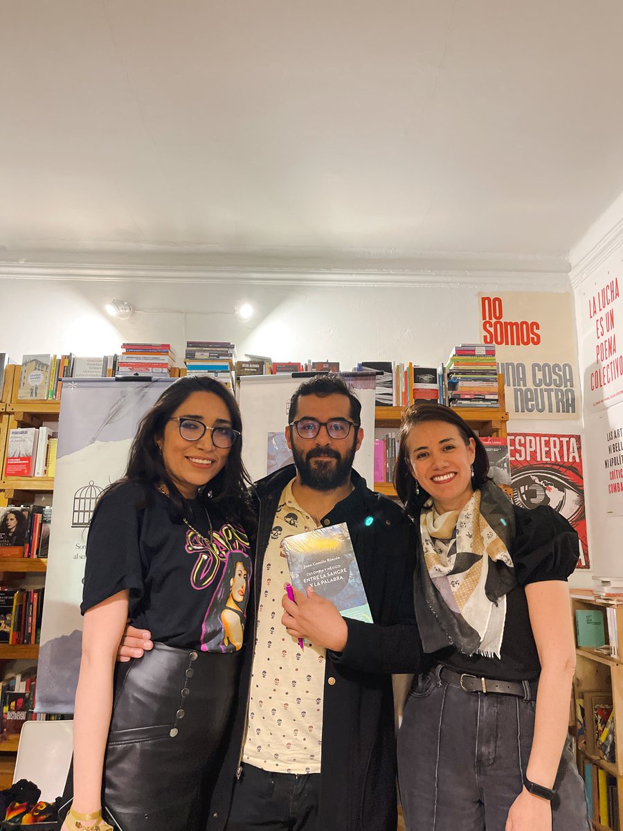 PalabraLibreUS's tweet photo. Momentos que vivimos ayer en compañía de @andreincolombia y @JuanCamiloRinc2 con el precioso espacio que nos brindó @garabatolibros el marco de Noviembre Independiente @leo_independ 💙👏
@DCatalinaMar
#NoviembreIndependiente
#LeoIndependiente
#ColombiaLee
#YoLeoIndependiente https://t.co/mJGsCG7LNw